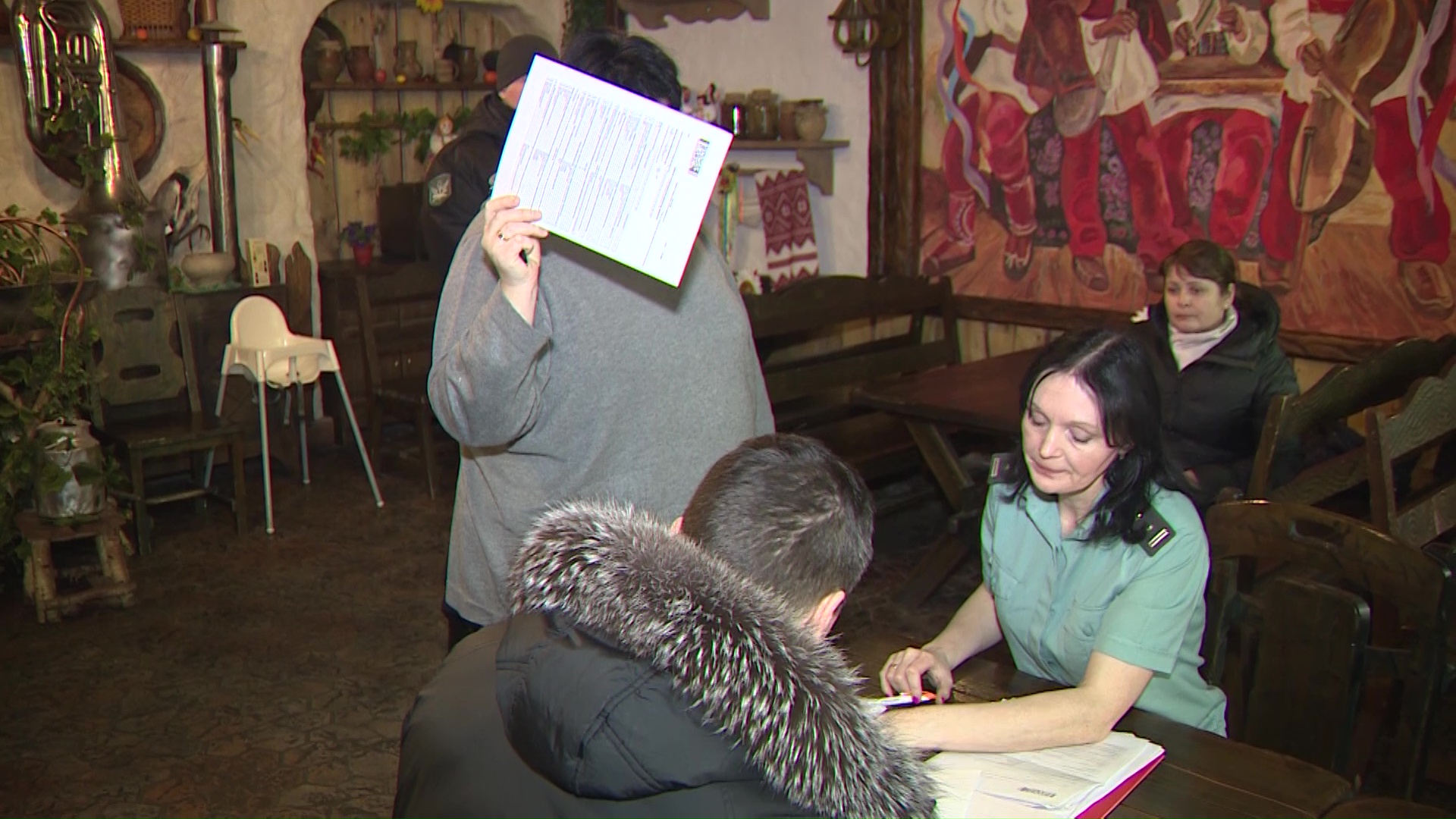 Ярославское кафе украинской кухни лишилось мебели из-за долгов по налогам