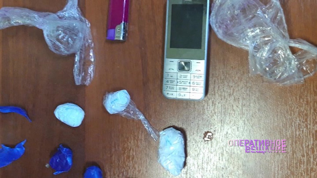 У стен угличской колонии поймали «курьера» с героином