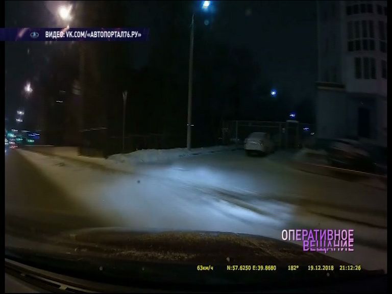 ВИДЕО ДТП в центре Ярославля: разогнался и влетел в забор
