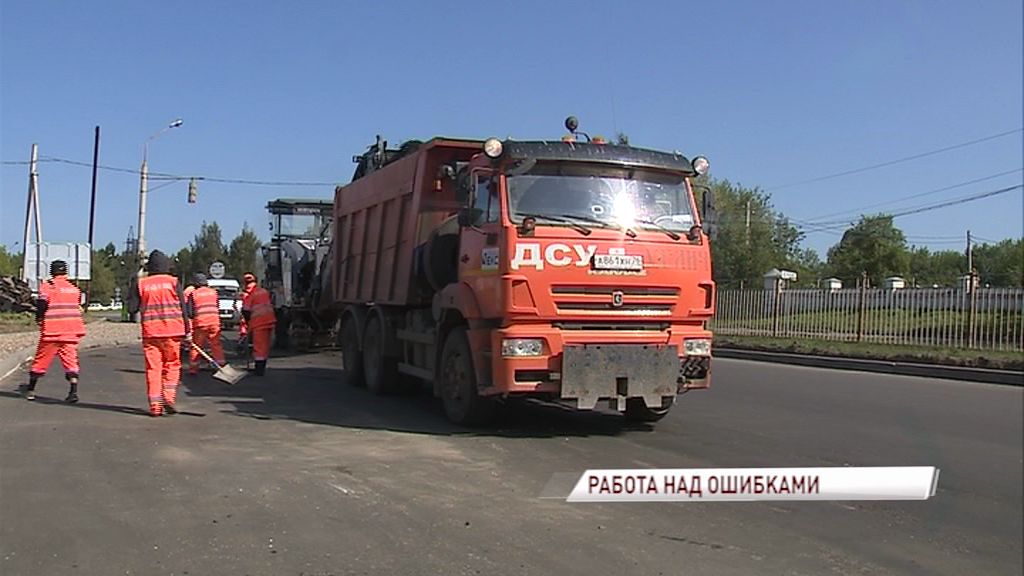 На проспекте Авиаторов подрядчик перекладывает асфальт за свой счет