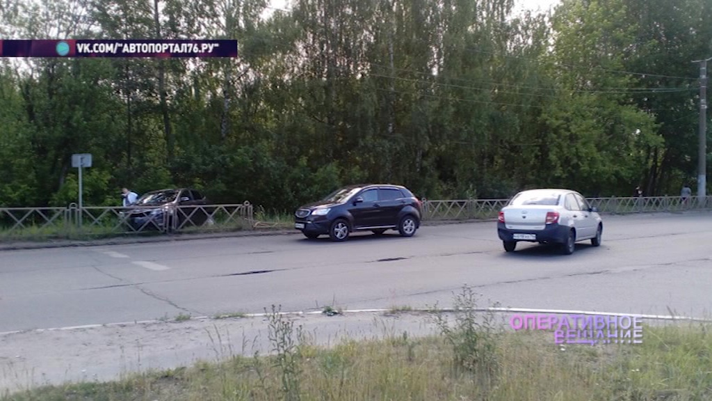 На Папанина иномарка вылетела с дороги после столкновения с «Ладой»