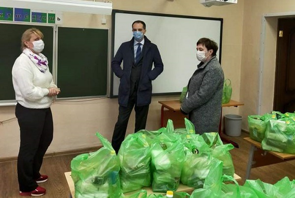 В Ярославской области совершенствуют систему распределения продуктовых наборов школьникам и студентам