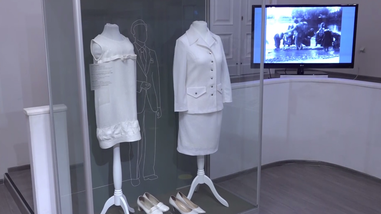 Утреннее шоу «Овсянка» от 09.12.20: узнаем интересное о свадебных платьях 1960-х и качаем мышцы живота