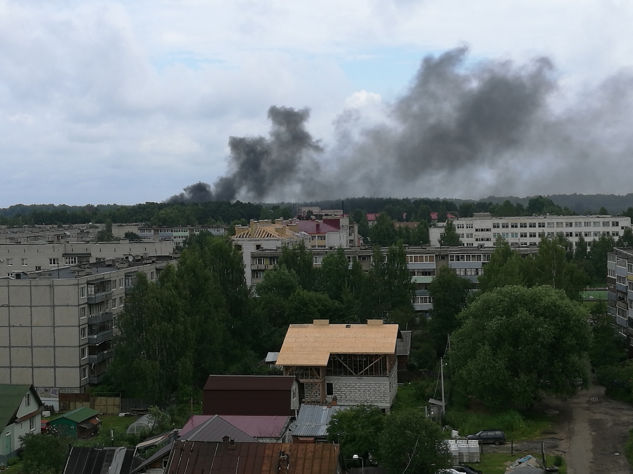 В Рыбинске загорелся ангар спортивного центра
