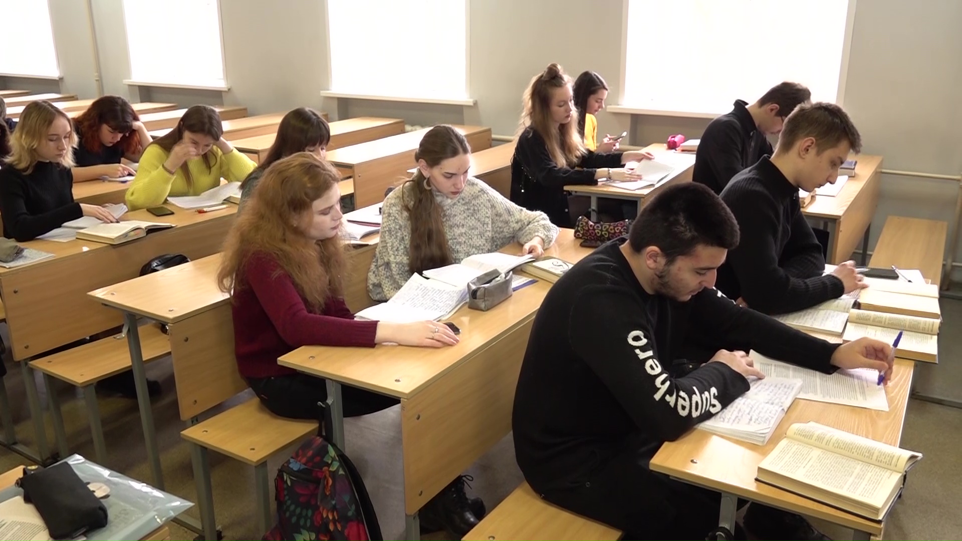 Студенты-юристы ответили на вопросы по Конституции РФ и рассказали, будут ли голосовать за поправки