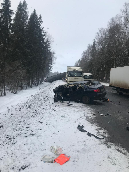 В Переславском районе столкнулись фура и легковушка