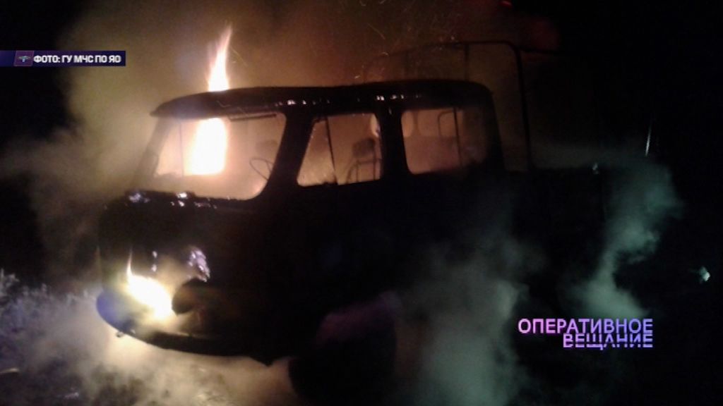 Небольшой грузовик полыхал в Ярославле