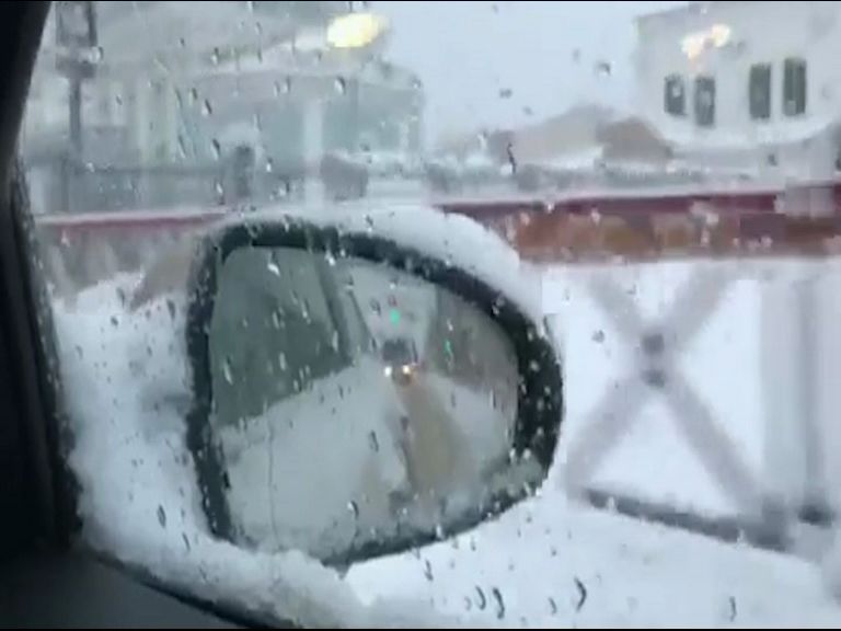 Как убирали город после первого серьезного снегопада