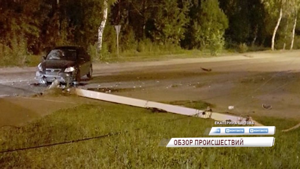 На проспекте Фрунзе иномарка снесла опору электроосвещения