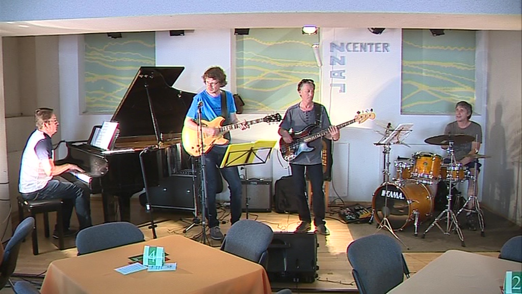 Беззаботные звуки лета: в Губернаторском саду звучит джаз и блюз