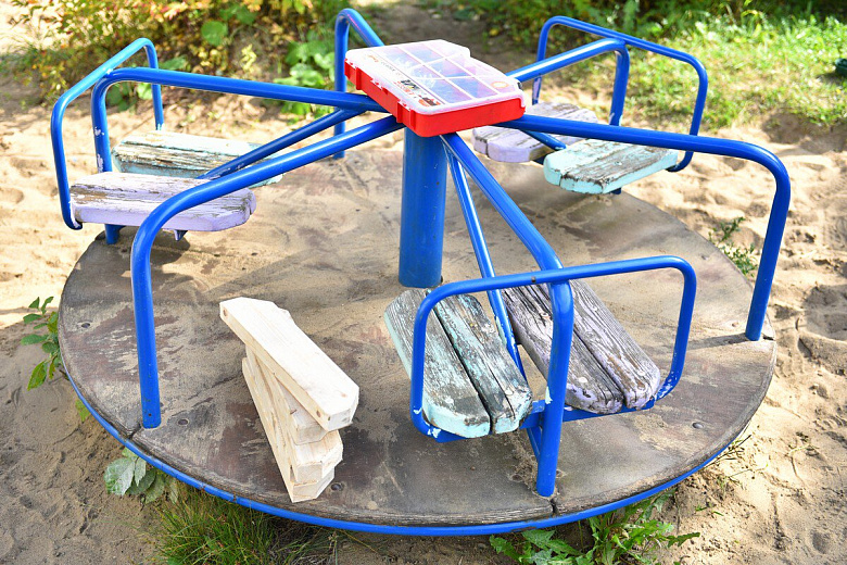 В Ярославле детские городки приводят в порядок