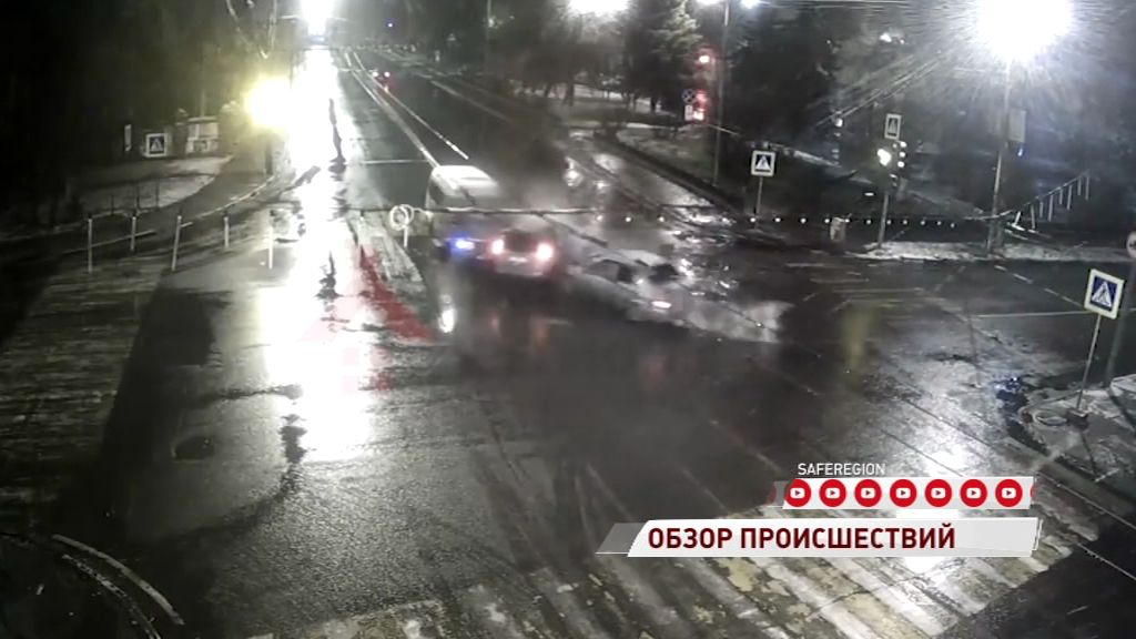 В центре Ярославля не разъехались три авто