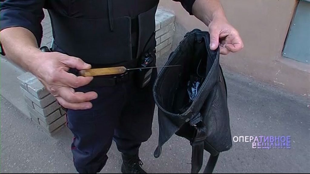 Полицейские задержали пьяную парочку, гуляющую с кухонным ножом