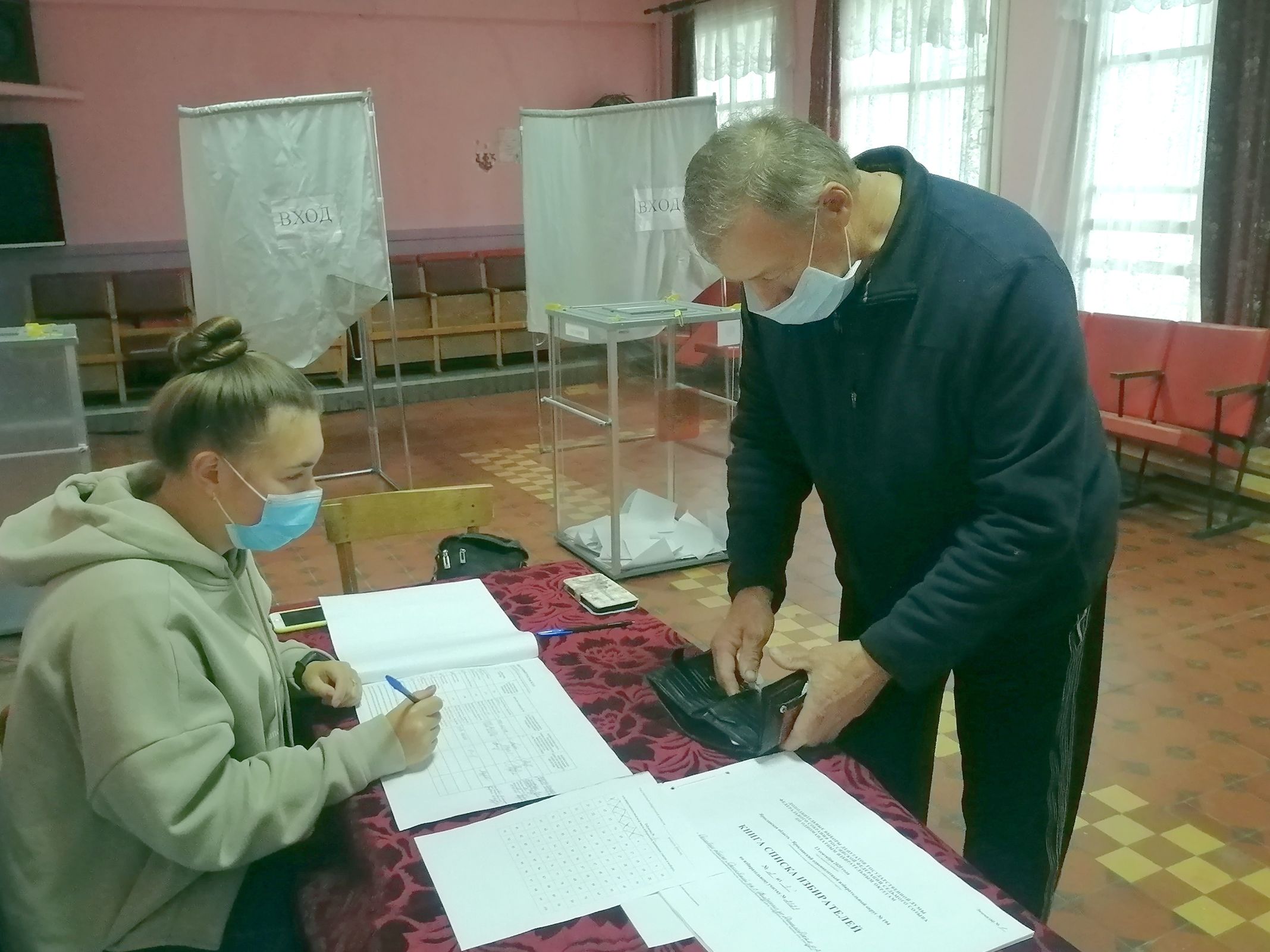 Стало известно, сколько избирателей проголосовали в первый день выборов