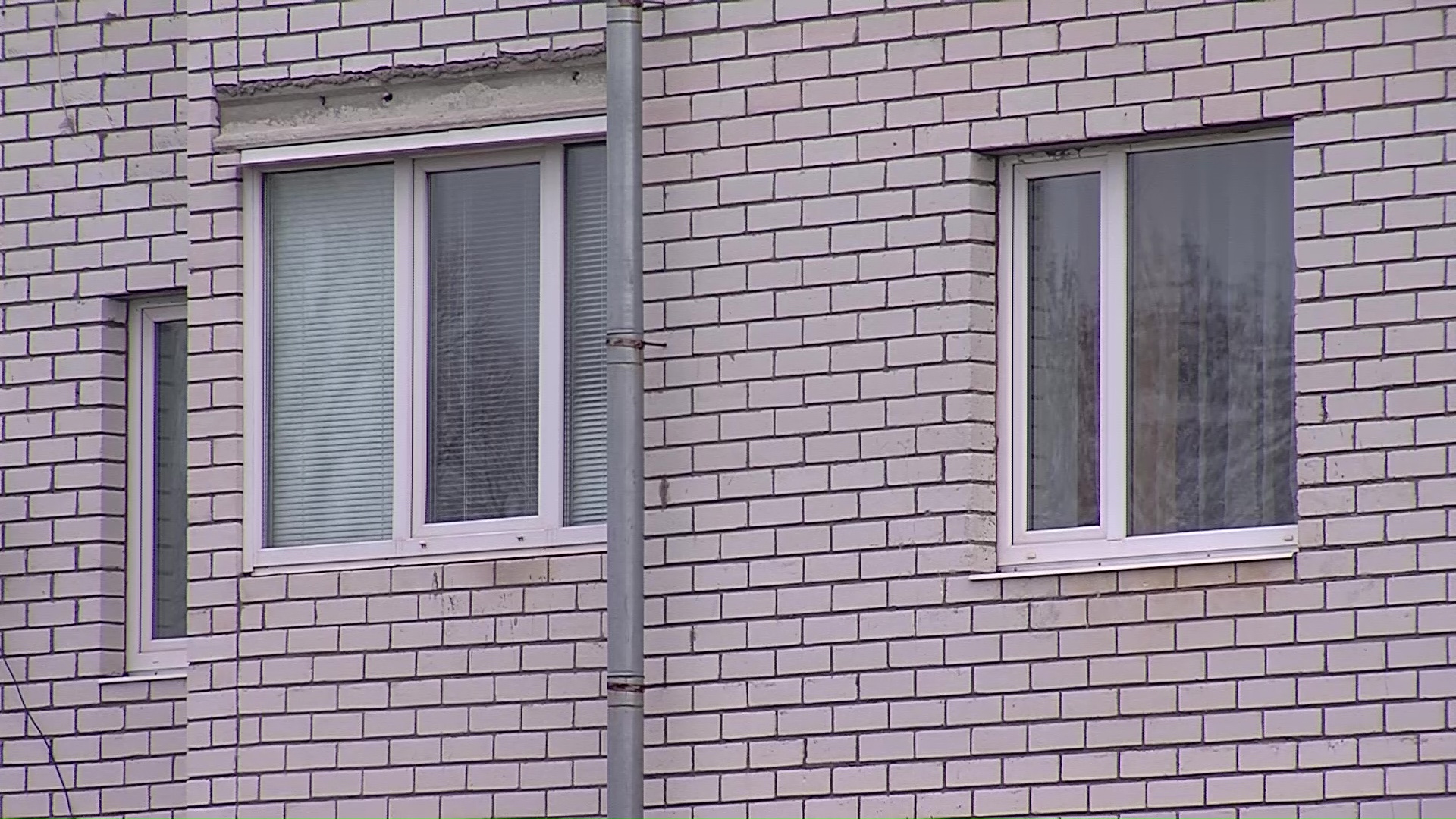 Ключи от новой жизни: жители аварийных домов в поселке Красный Октябрь переехали в новое жилье