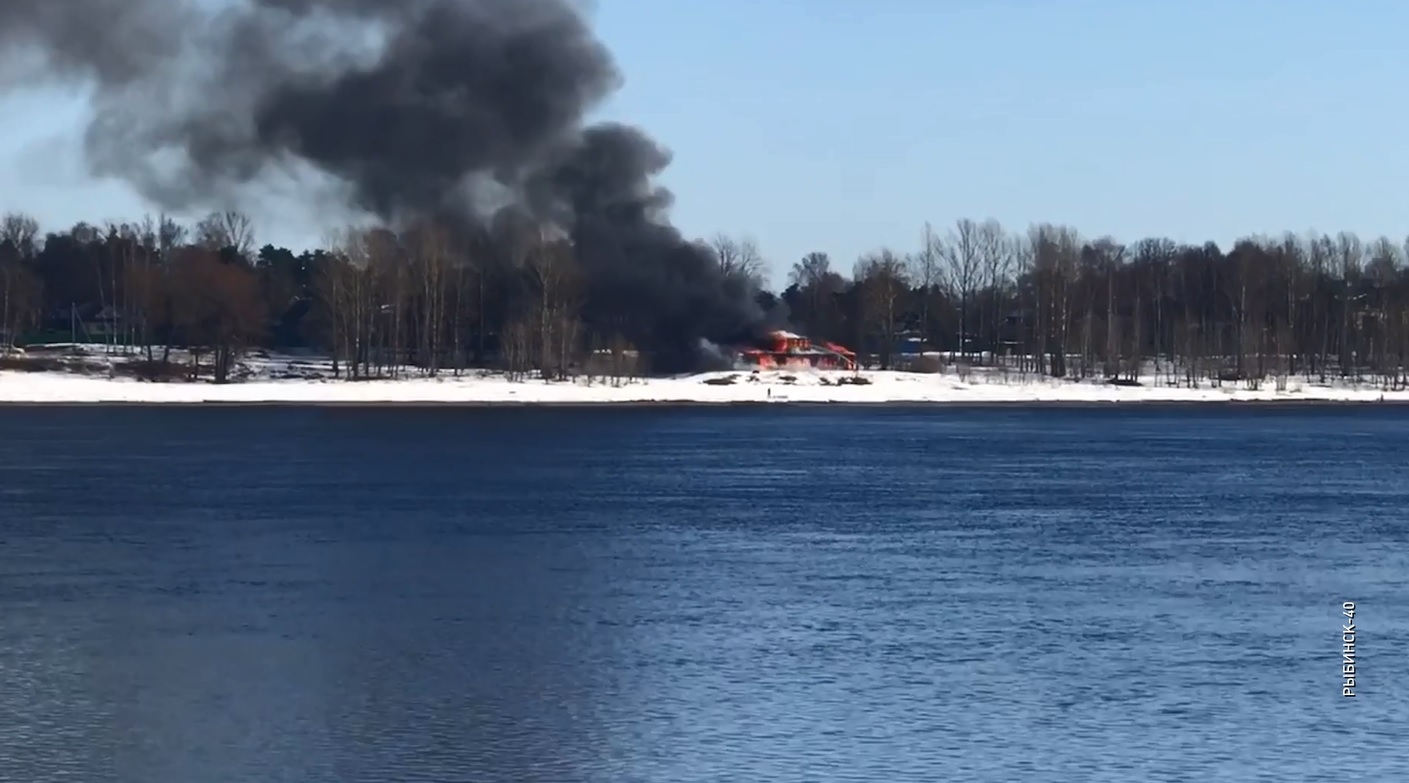 В Рыбинске загорелась бывшая спасательная станция