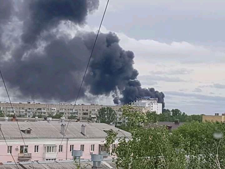Огромный столб дыма поднялся над Ярославлем: в чем причины?