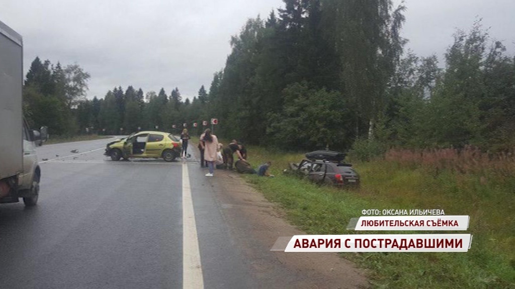 Трое в больнице в тяжелом состоянии: в Тутаевском районе столкнулись два авто