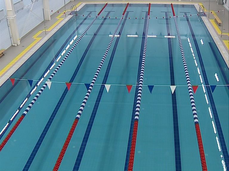 Идут в графике: названа дата окончания строительства бассейна в Дзержинском районе