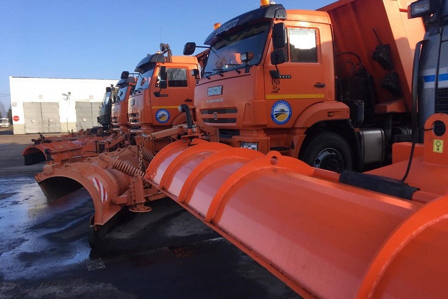 В новогодние праздники дороги Ярославской области убирали 500 снегоуборочных машин