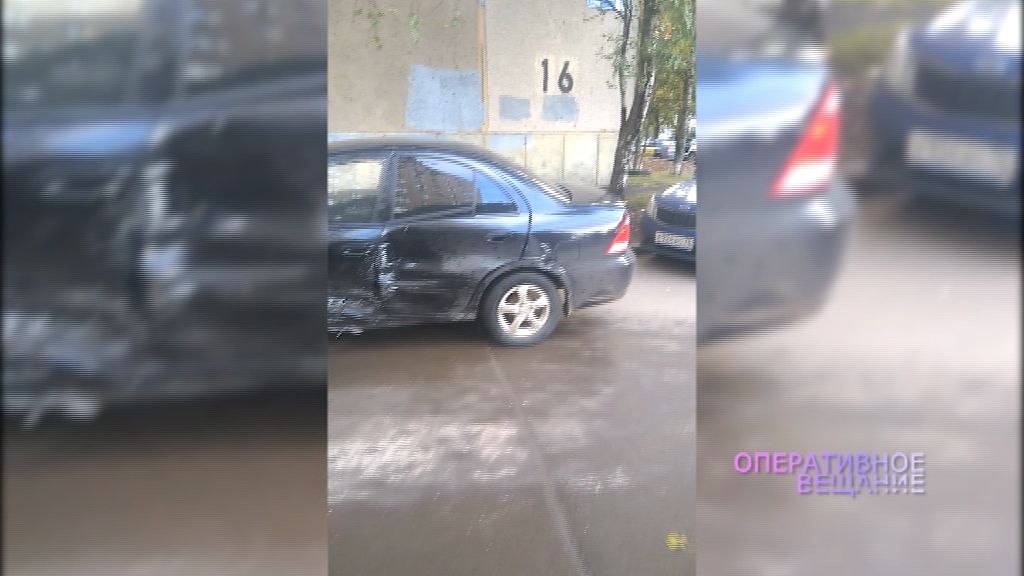 В брагинском дворе водитель иномарки протаранил несколько автомобилей