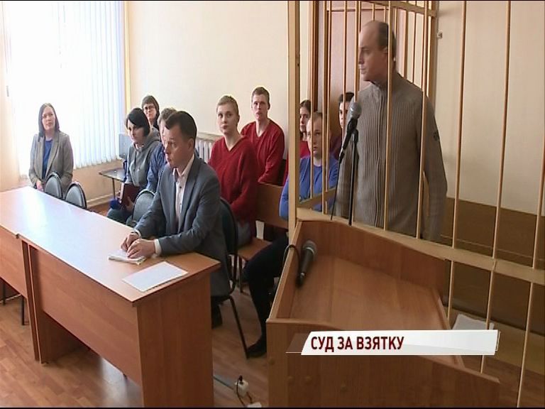 В Кировском суде началось рассмотрение уголовного дела по статье покушение на взятку