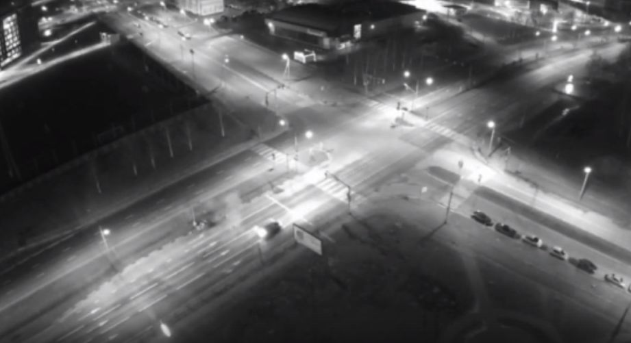 ВИДЕО: На Фрунзе столб разорвал «двенашку» пополам