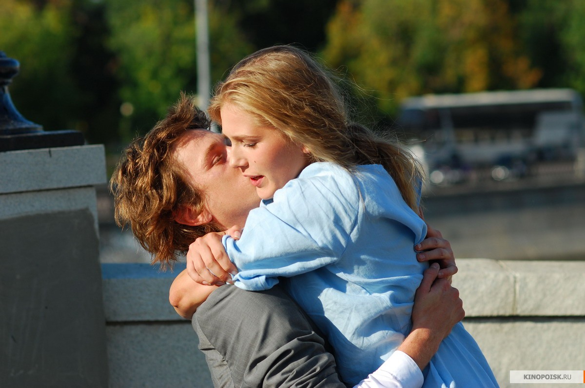 Поцелуй сквозь стену