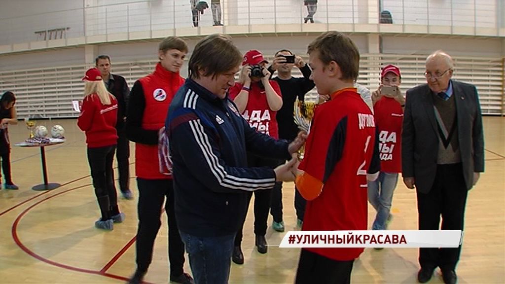 На стадионе «Шинник» прошел турнир по футболу среди дворовых команд