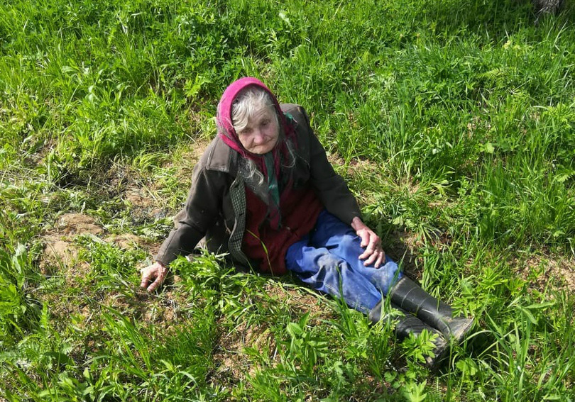 В области нашли пожилую женщину, неделю скитавшуюся по лесу