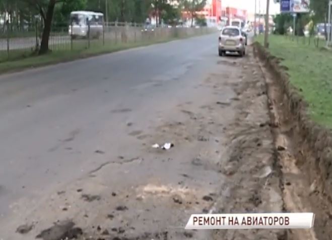 Стало известно, когда уже на проспекте Авиаторов начнут снимать старый асфальт