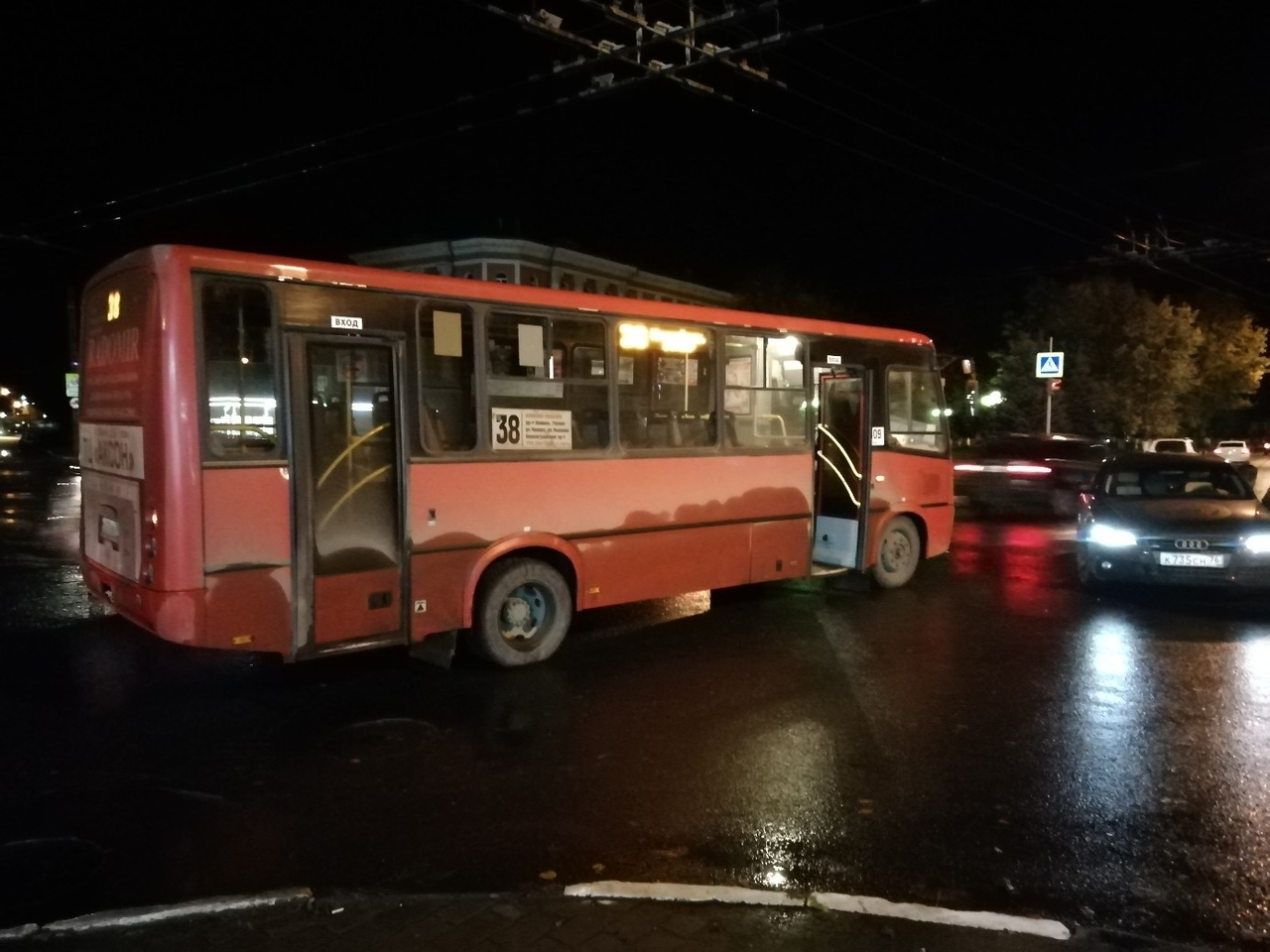 Под занавес буднего дня в Ярославле встали троллейбусы: что произошло