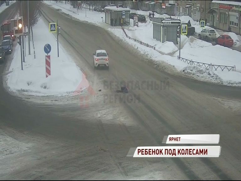 10-летняя девочка чудом осталась жива, угодив под колеса авто