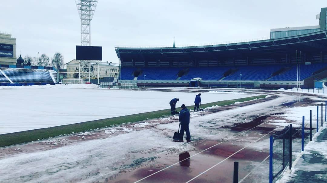 На стадионе «Шинник» покосят траву