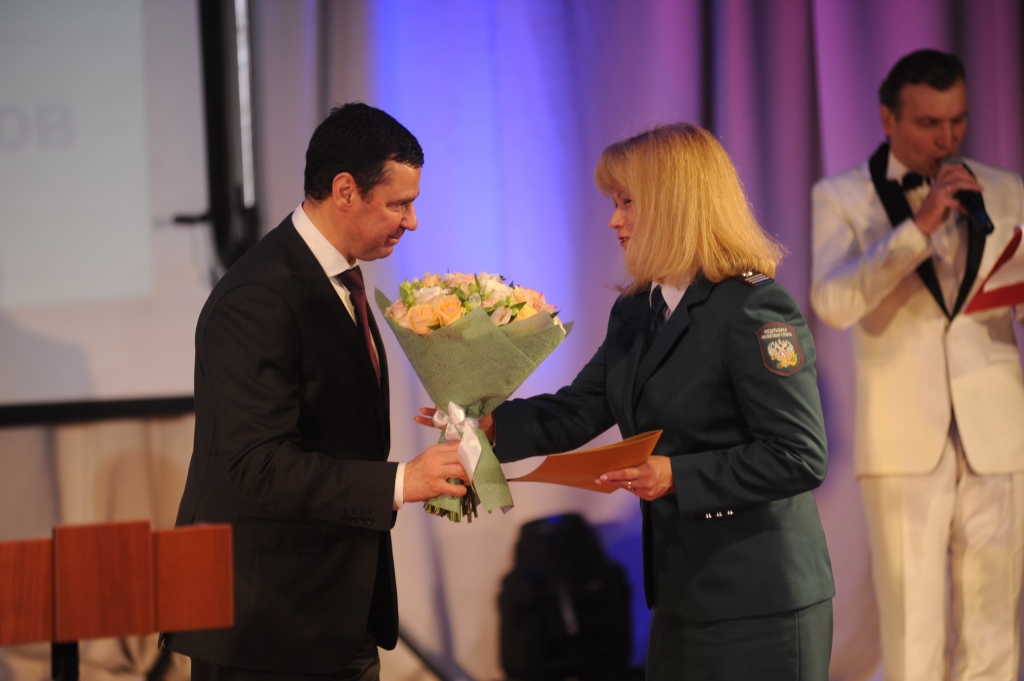 Дмитрий Миронов поздравил ярославских налоговиков с профессиональным праздником