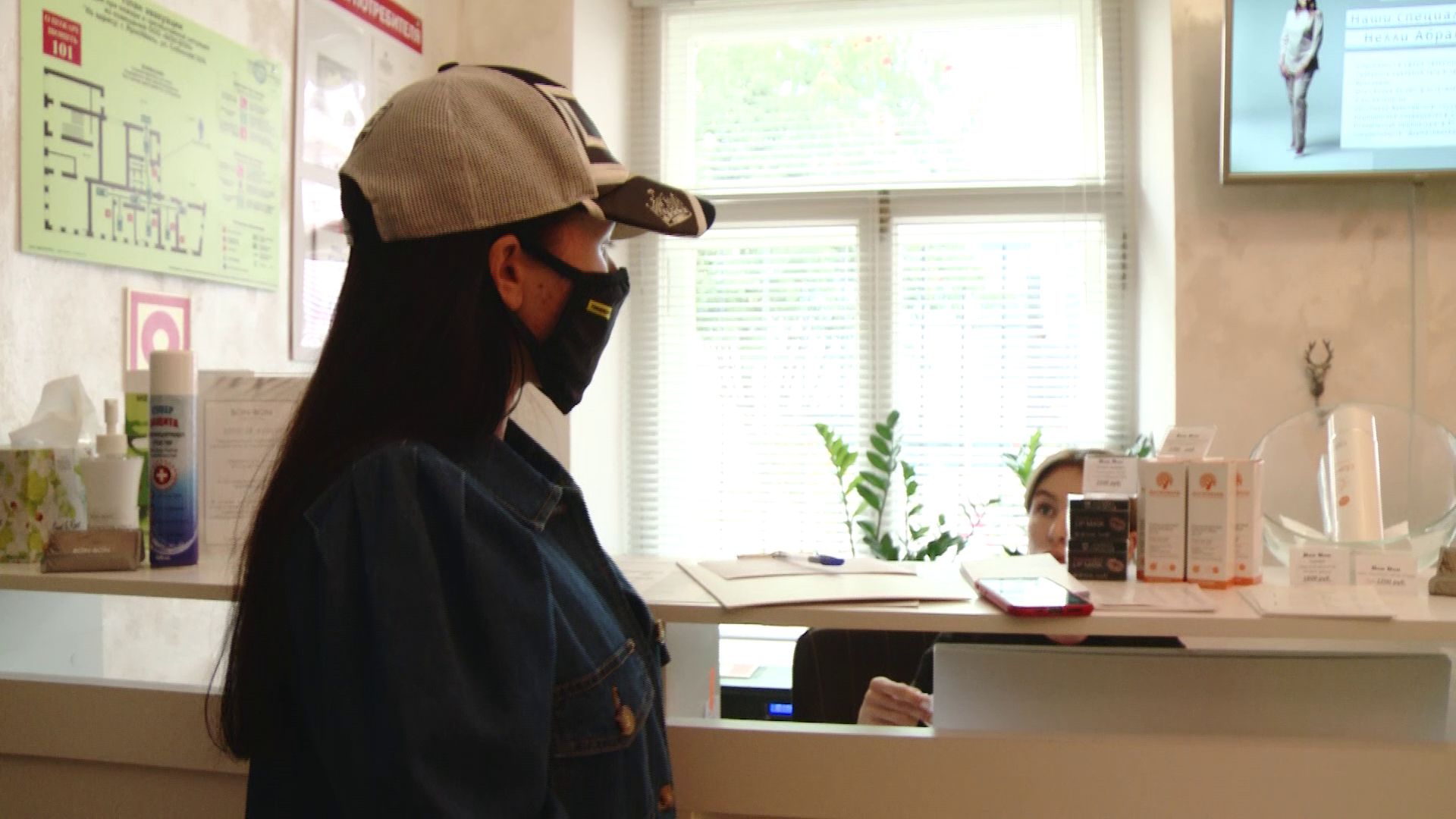 Ярославна, получившая ожог лица у косметолога, обратилась в полицию и Росздравнадзор на предмет проверки предоставляемых услуг в одном из салонов красоты