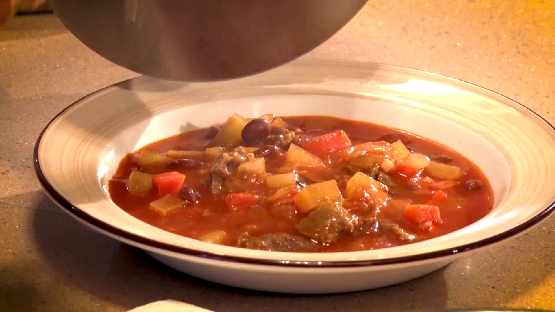 Утреннее шоу "Овсянка" от 14.04.2020: учимся готовить суп-гуляш под руководством опытного шеф-повара