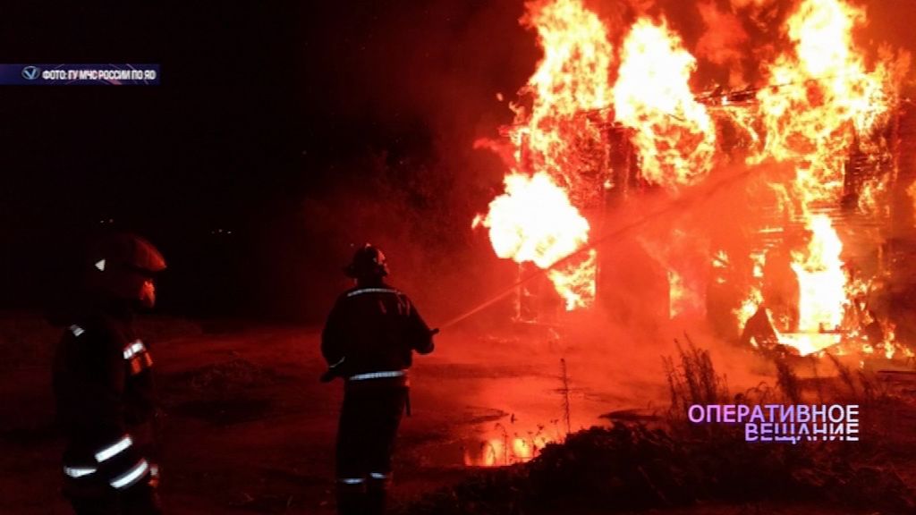 В Ярославле загорелись склады на площади в 200 квадратных метров