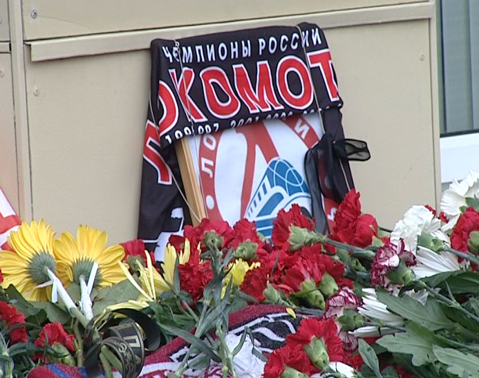"По игрокам "Локомотива" скорбят во многих городах