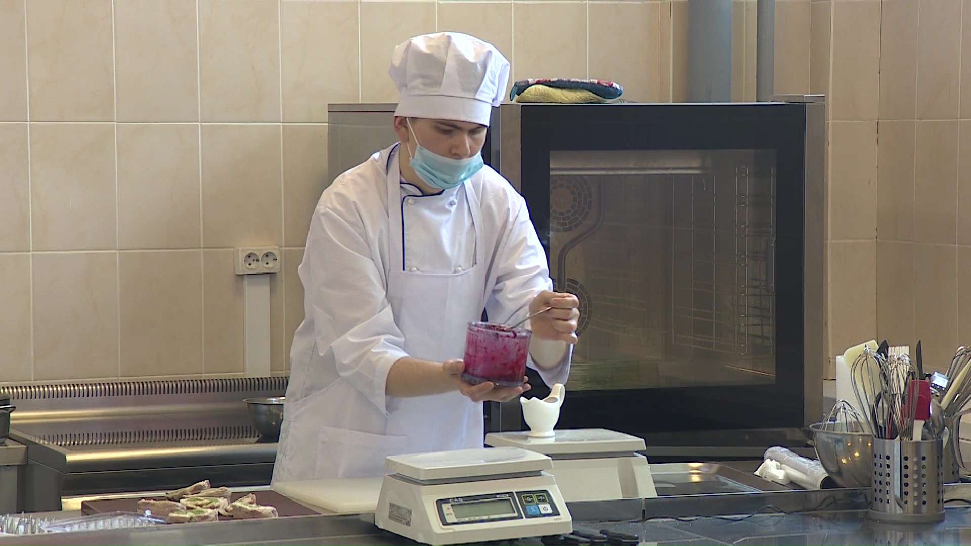 Будущие повара впервые сдали кулинарный экзамен без проб в дистанционном формате