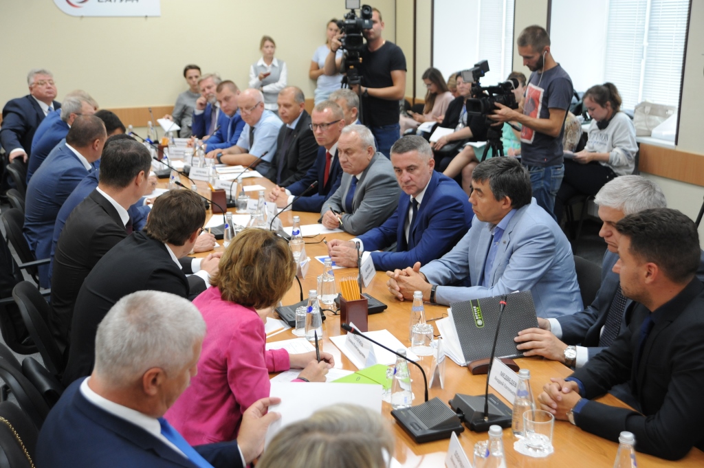Губернатор обсудил с руководителями крупных предприятий меры господдержки промышленности