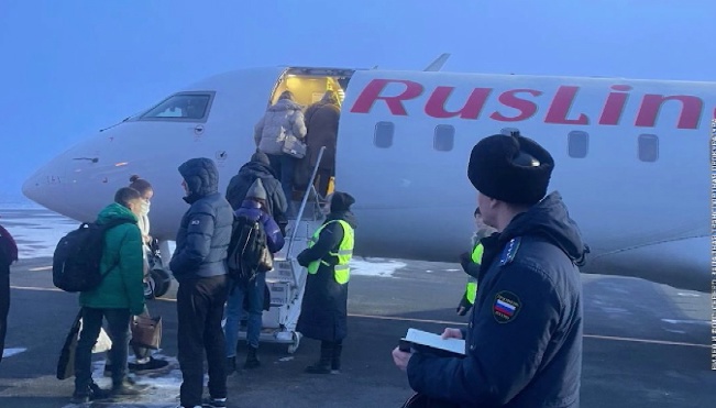 Пассажирам задержанного рейса в Ярославле предоставили бесплатное питание и проживание