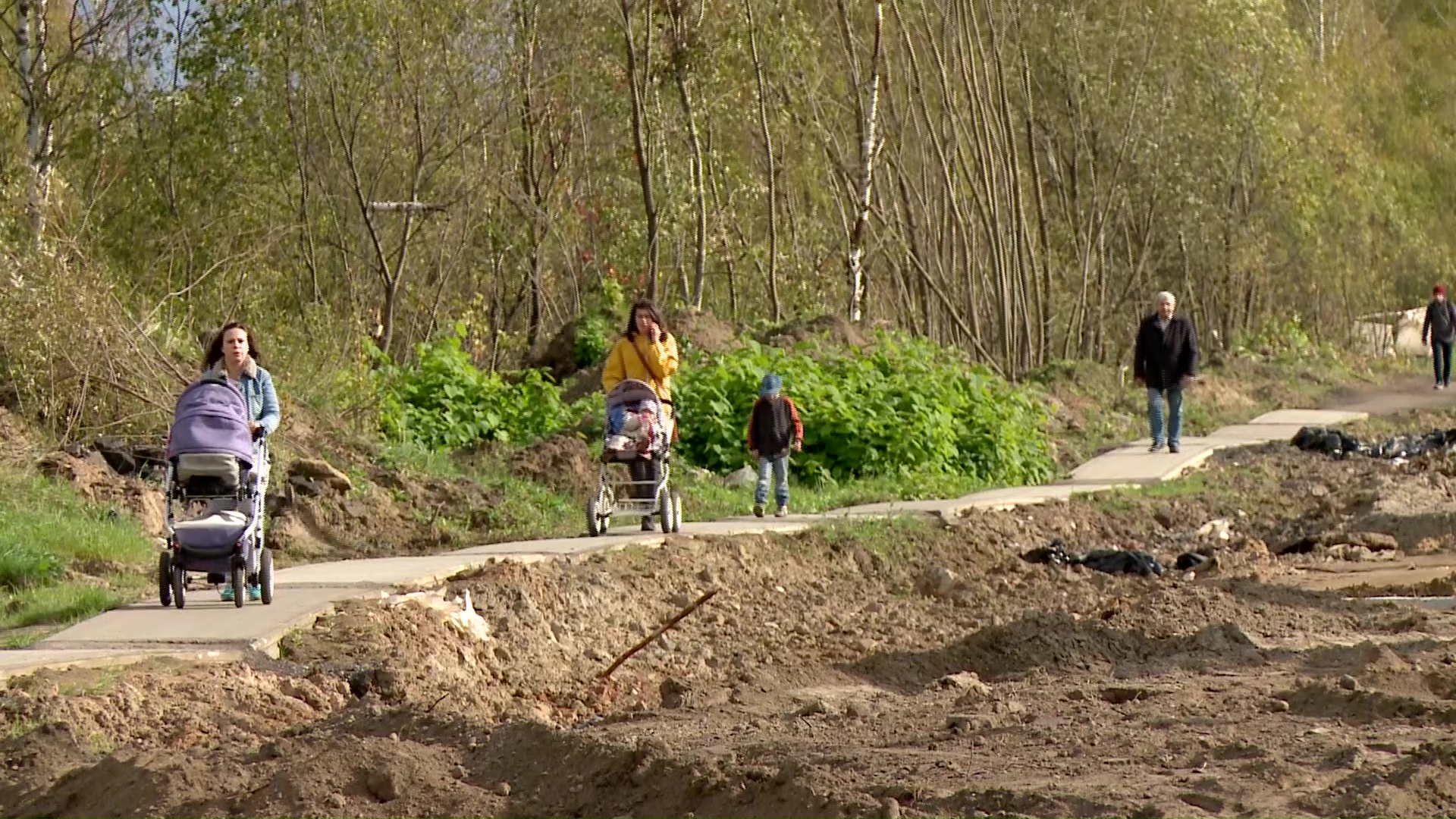 Сроки поджимают, а дороги нет: когда на улице Красноборской появится новый асфальт