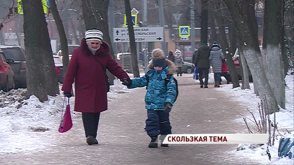 На скользких улицах Ярославля получают травмы люди: мэр раскритиковал работу подрядчика