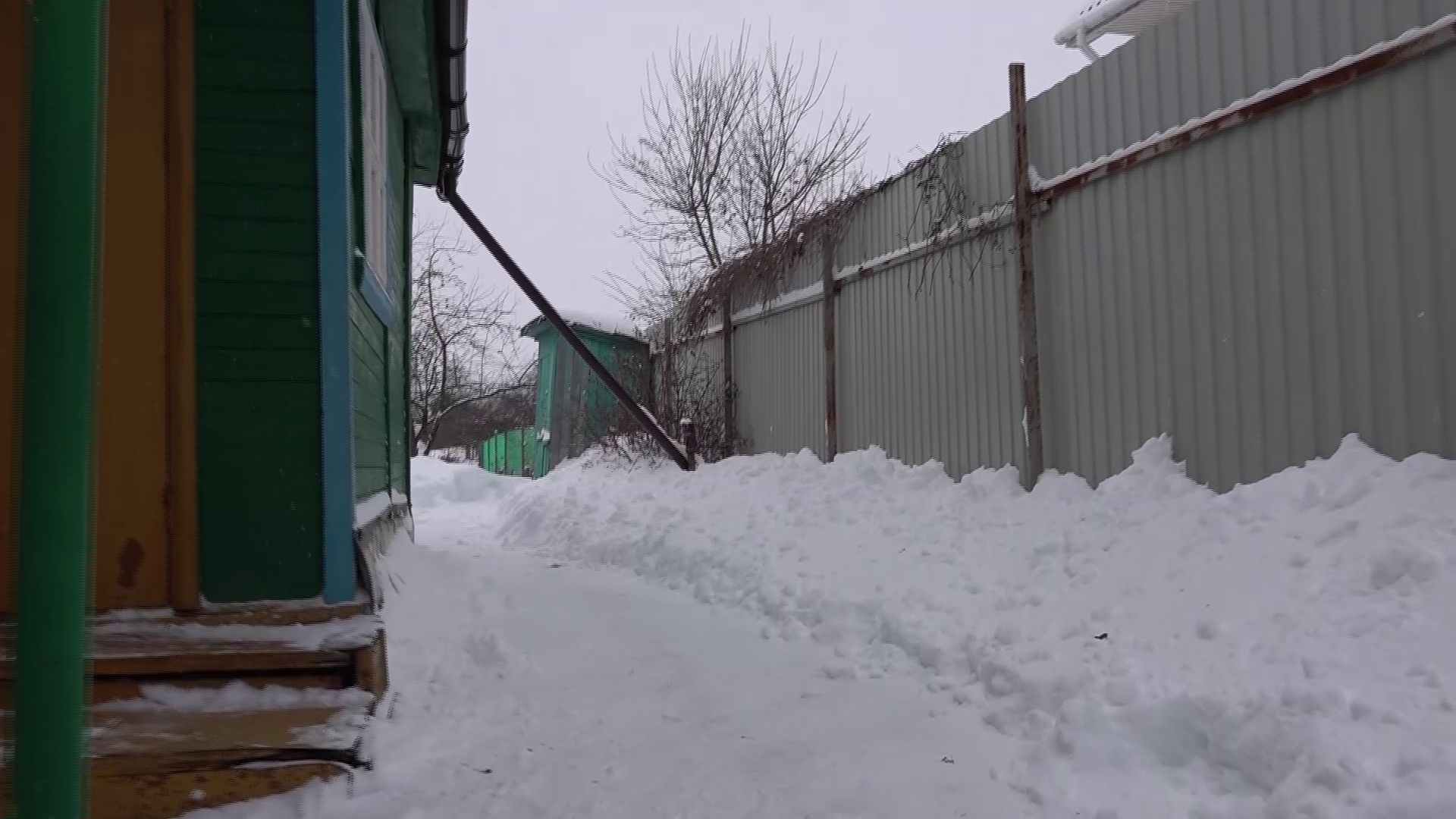 Волонтеры «Снежного десанта» продолжают помогать частному сектору