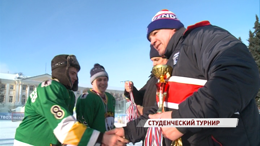 "Русский танк" показал студентам, как надо играть в хоккей