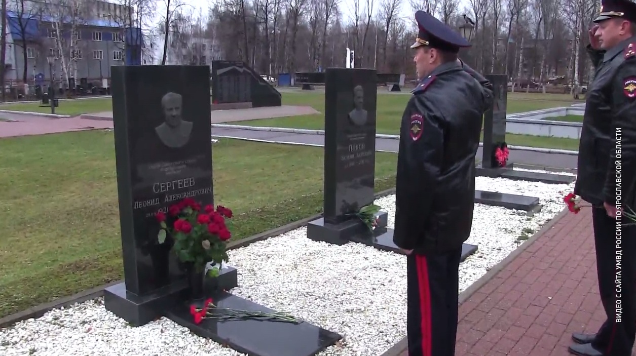 В День полиции сотрудники областного УМВД почтили память коллег, погибших при исполнении служебного долга