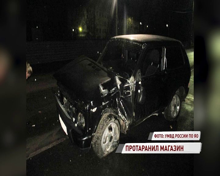 В Переславле пьяный водитель влетел в магазин: его пассажирка в больнице