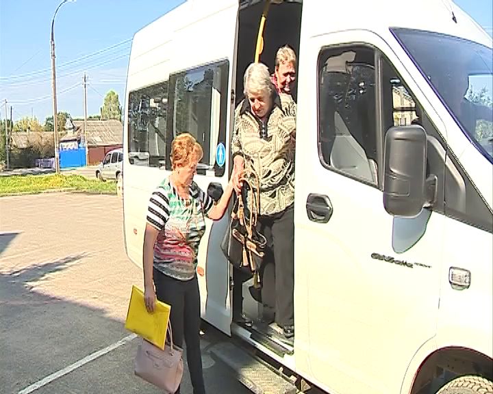 В Борисоглебском районе пенсионеров до больниц перевозят на специальных автобусах