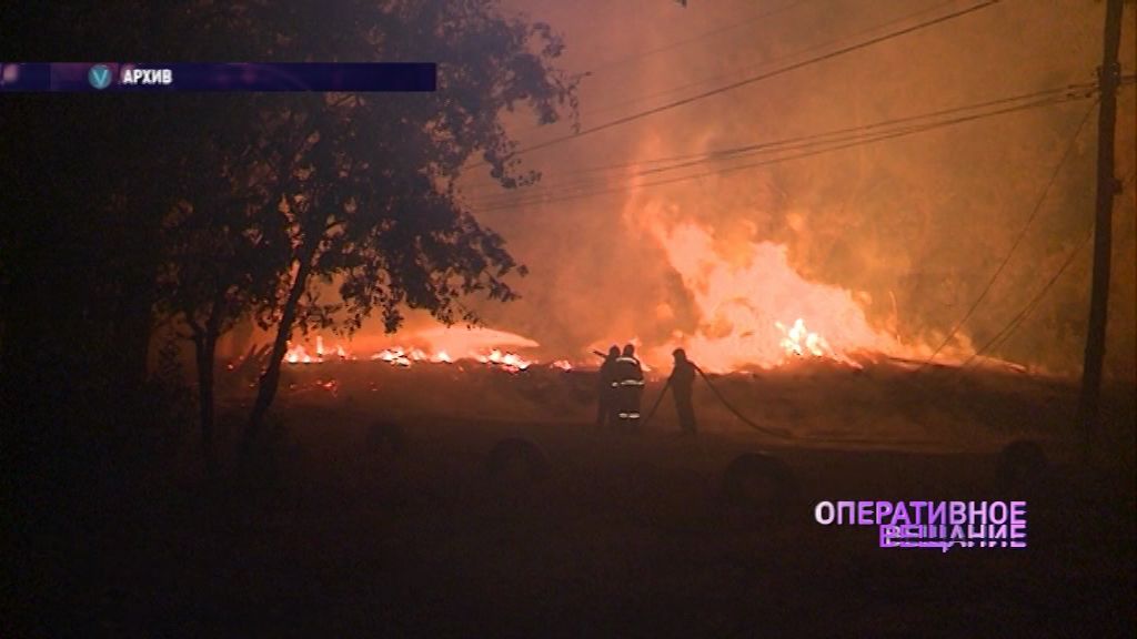 В селе Воскресенское полыхал барак